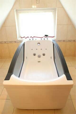 Гостиница Вилла Северин Калининград Улучшенный семейный апартамент с гидромассажной ванной-14