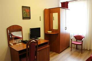 Гостиница Вилла Северин Калининград Улучшенный семейный апартамент с гидромассажной ванной-1