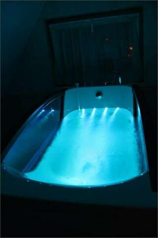 Гостиница Вилла Северин Калининград Улучшенный семейный апартамент с гидромассажной ванной-15